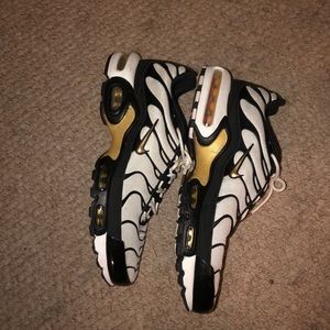 COPY - Nike  11.5 black white gold